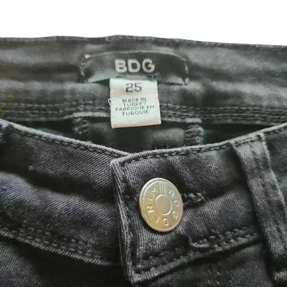 *RARE* BDG High-Rise Two-Tiered Ruffle Flare Jeans in Black - Size 25 - Picture 6 of 6